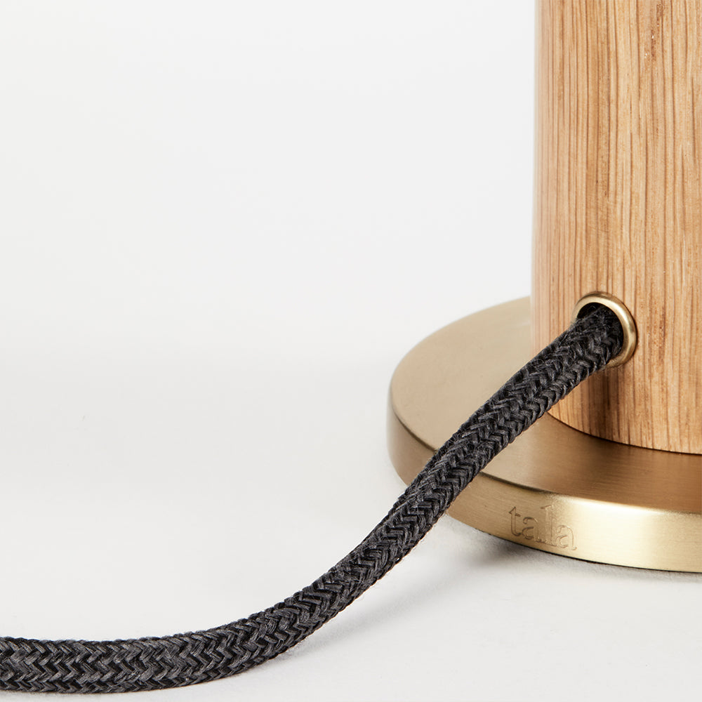 Lámpara de mesa Knuckle en roble + Oval