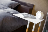 Mesa auxiliar en C (22" H) - Acero