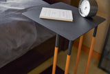 Mesa auxiliar en C (22" H) - Acero