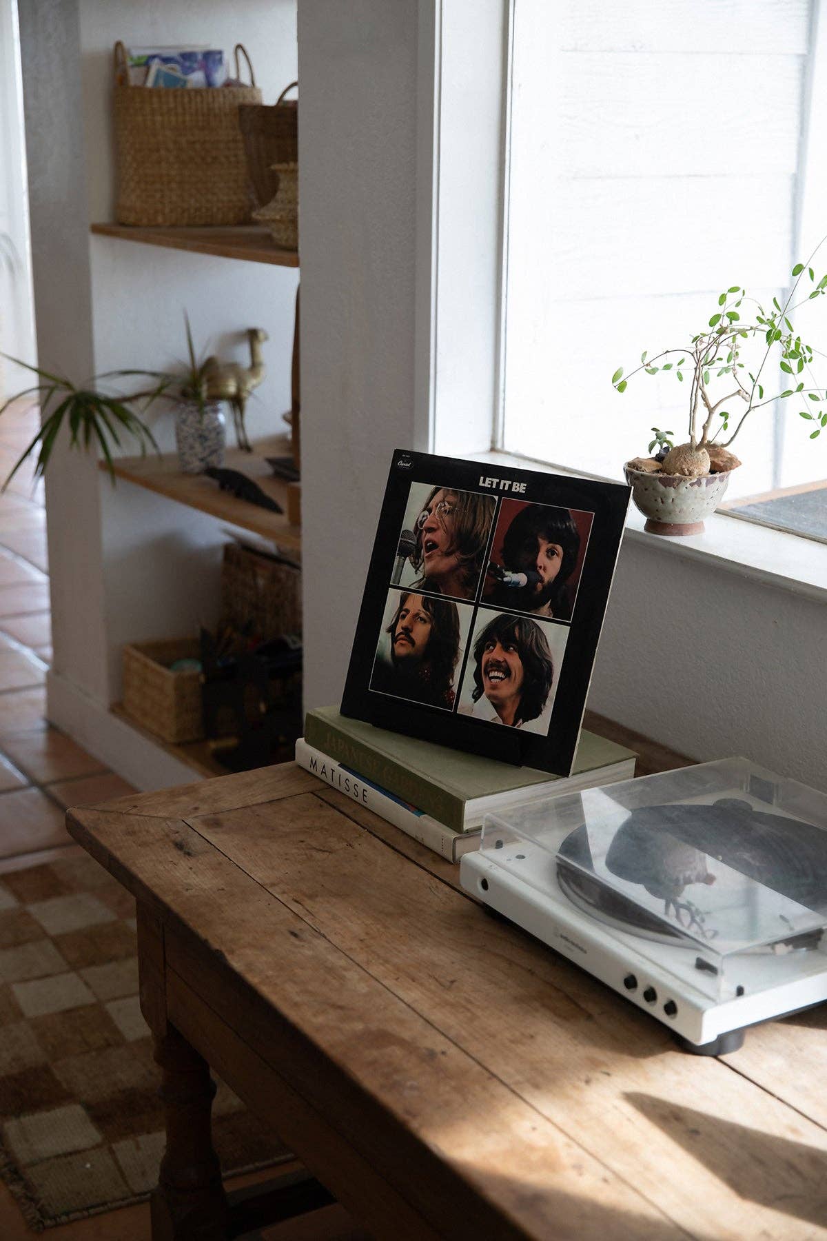 "Now Playing" Record Stand | Black · Upton