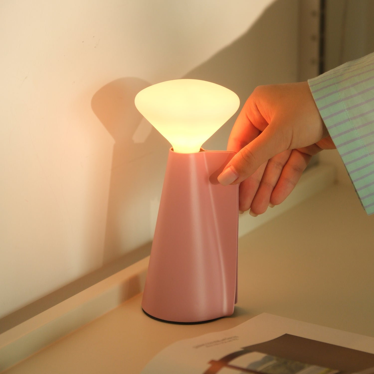 Mantle Portable Lamp in Peony Pink – socius design